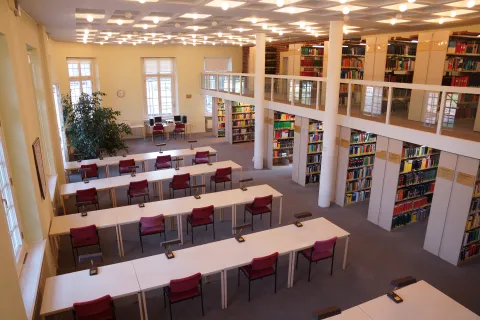 Blick auf den Lesesaal der FHF