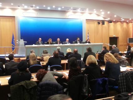 Alexiadis, Walter-Borjans und Papaggelopoulos auf dem Podium während der Pressekonferenz
