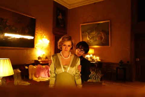 Kristen Stewart als Diana bei der Kleideranprobe.
