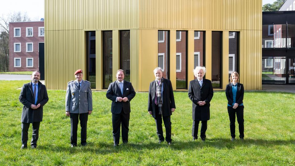 Besuch von Minister der Finanzen Lutz Lienenkämper in der Waldkaserne in Hilden