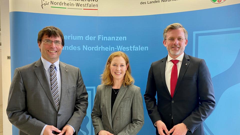 von links: Minister Dr. Marcus Optendrenk, Finanzpräsidentin Dr. Katrin Kirchner und Staatssekretär Dr. Dirk Günnewig