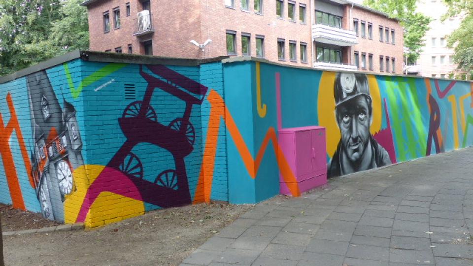 Graffiti-Wand am FInanzamt Duisburg Hamborn