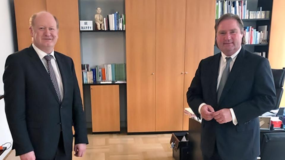 Minister Lienenkämper mit Minister Hilbers.