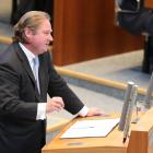 Minister Lienenkämper spricht im Plenarsaal im Landtag